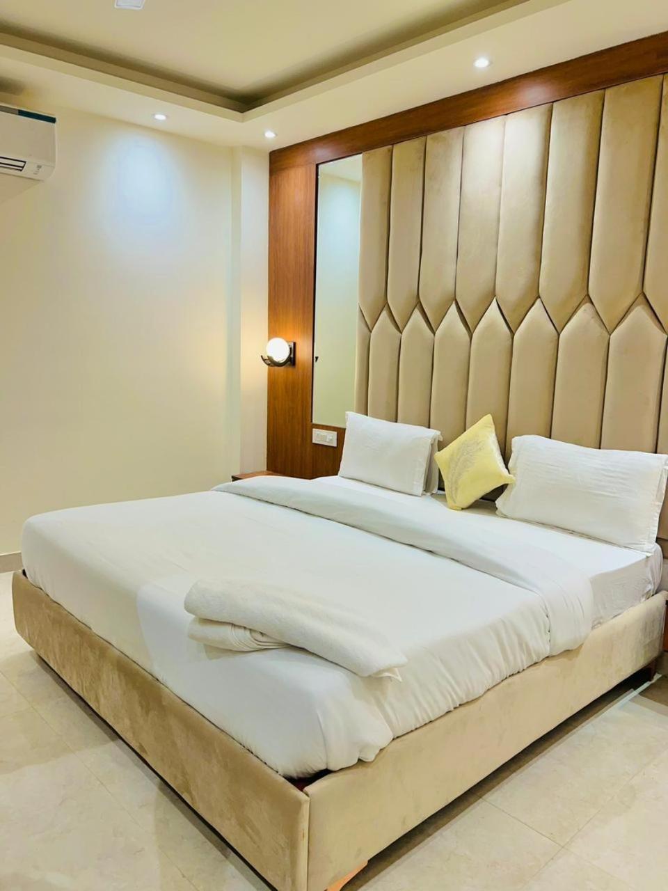 Hotel Riverb New Delhi Eksteriør billede
