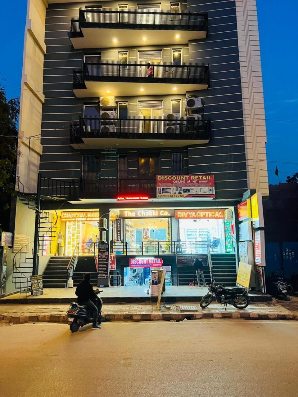 Hotel Riverb New Delhi Eksteriør billede