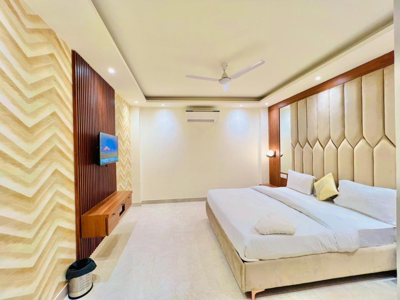 Hotel Riverb New Delhi Eksteriør billede