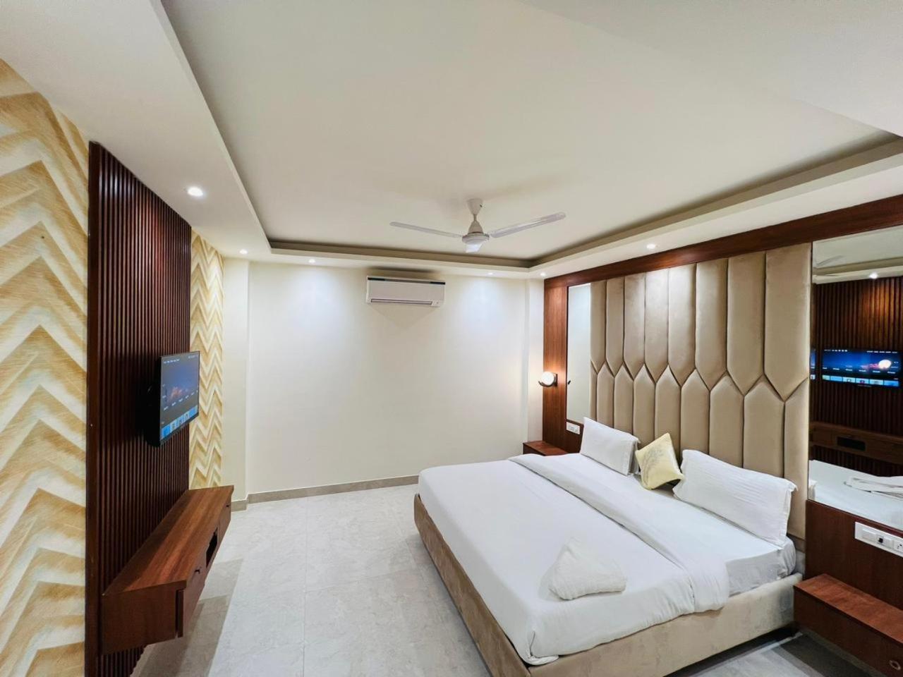 Hotel Riverb New Delhi Eksteriør billede