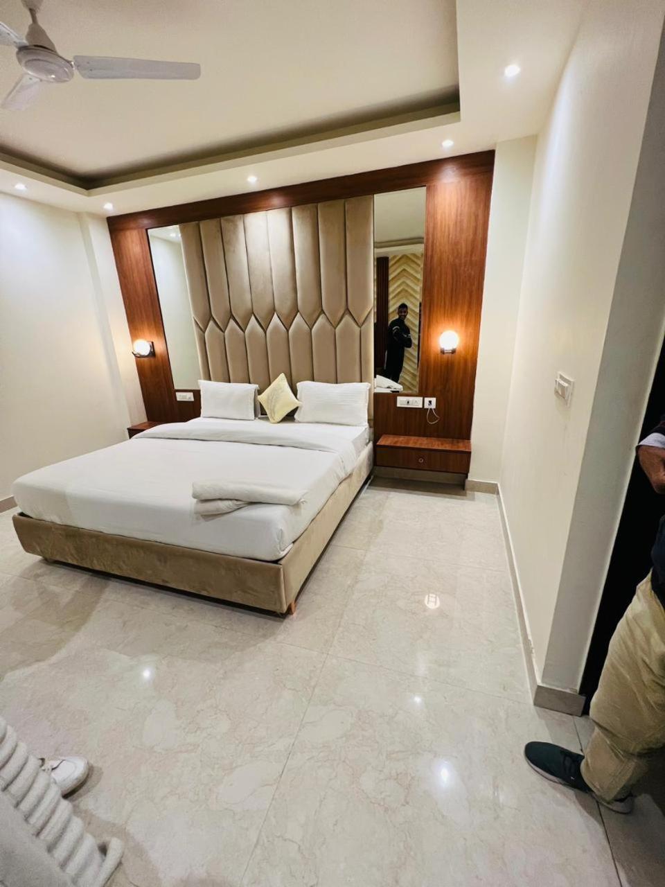 Hotel Riverb New Delhi Eksteriør billede
