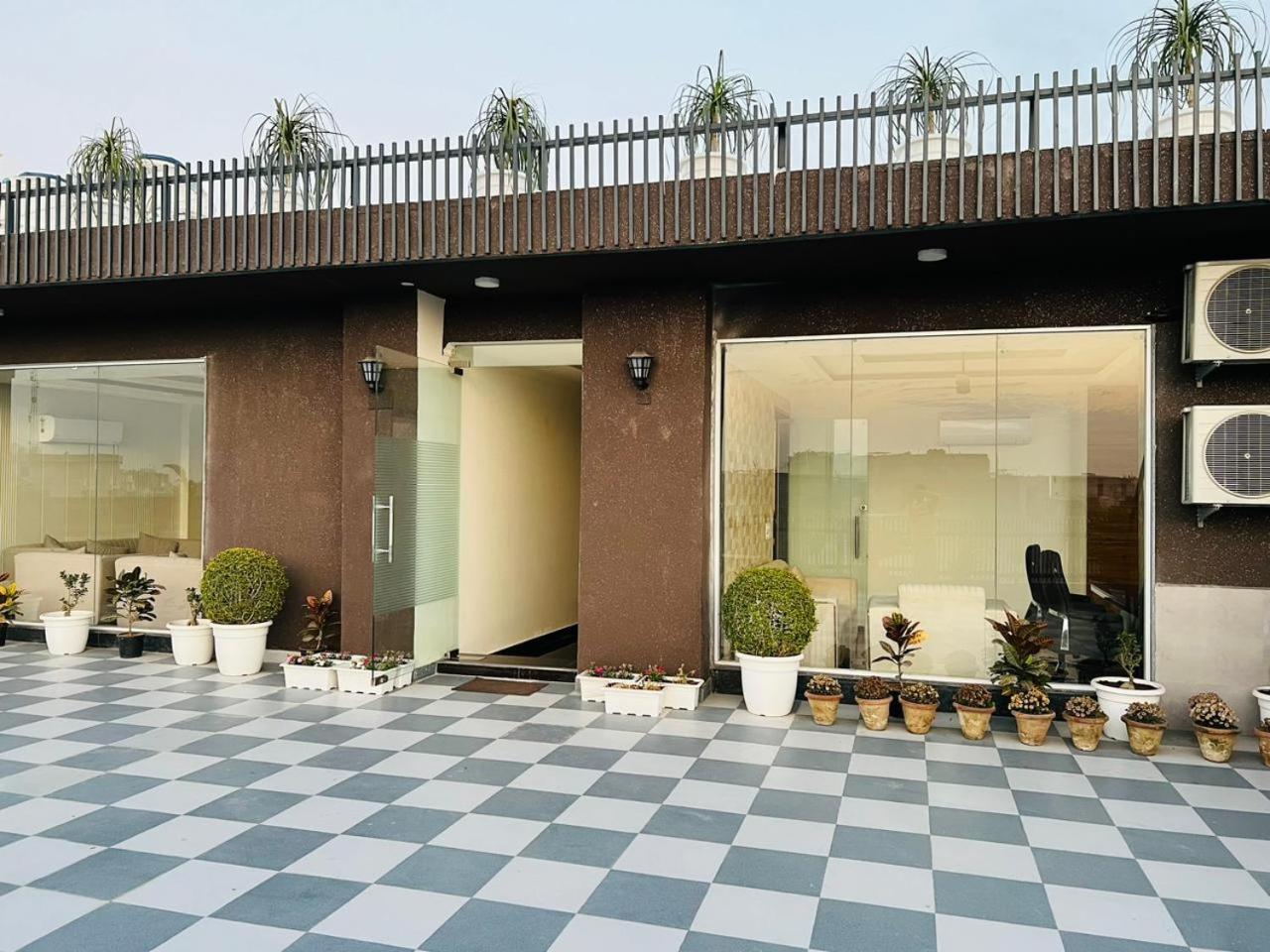 Hotel Riverb New Delhi Eksteriør billede