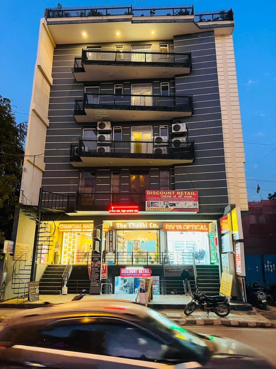 Hotel Riverb New Delhi Eksteriør billede