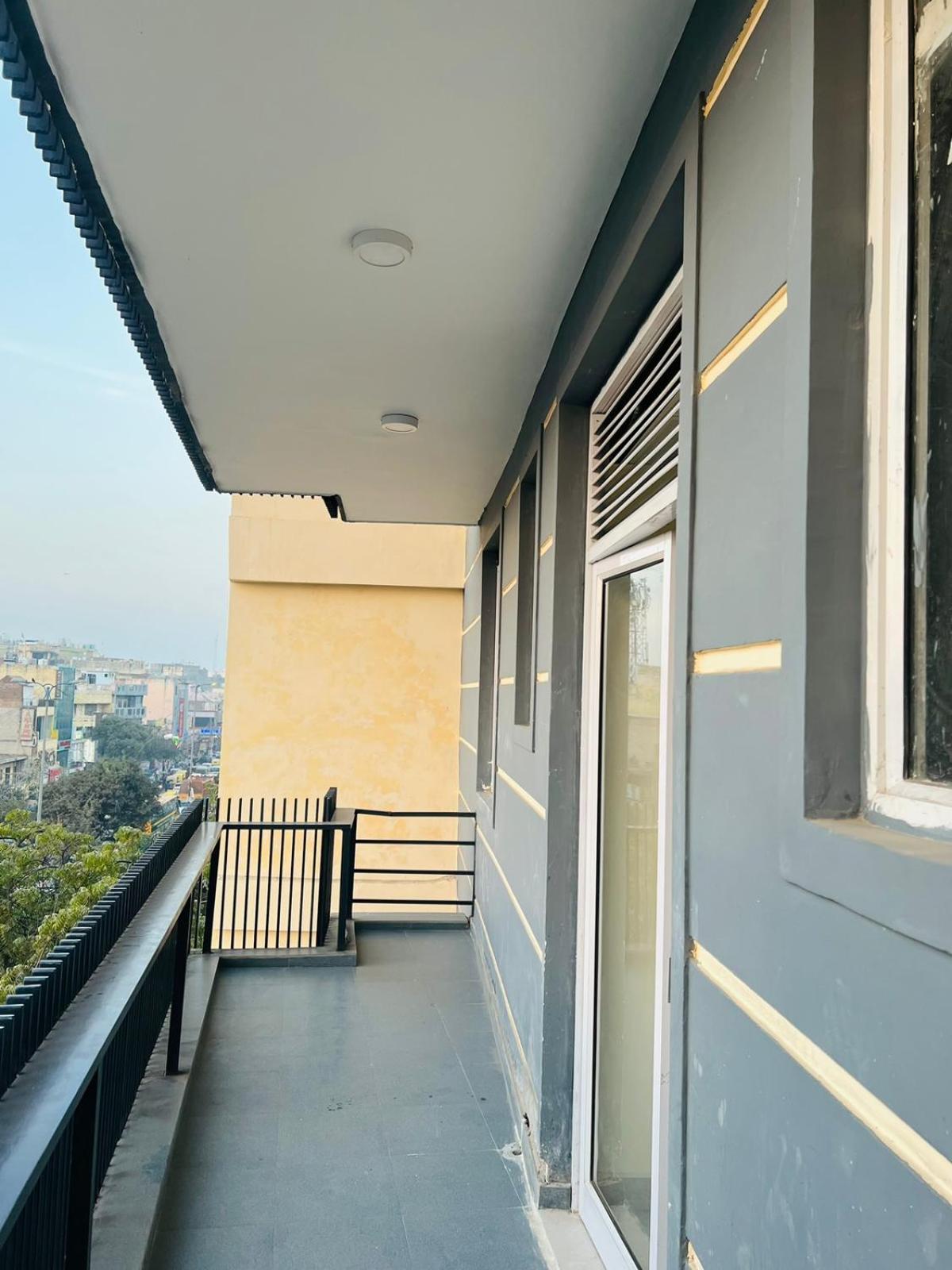 Hotel Riverb New Delhi Eksteriør billede
