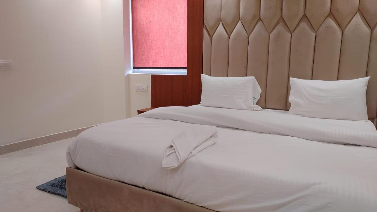 Hotel Riverb New Delhi Eksteriør billede